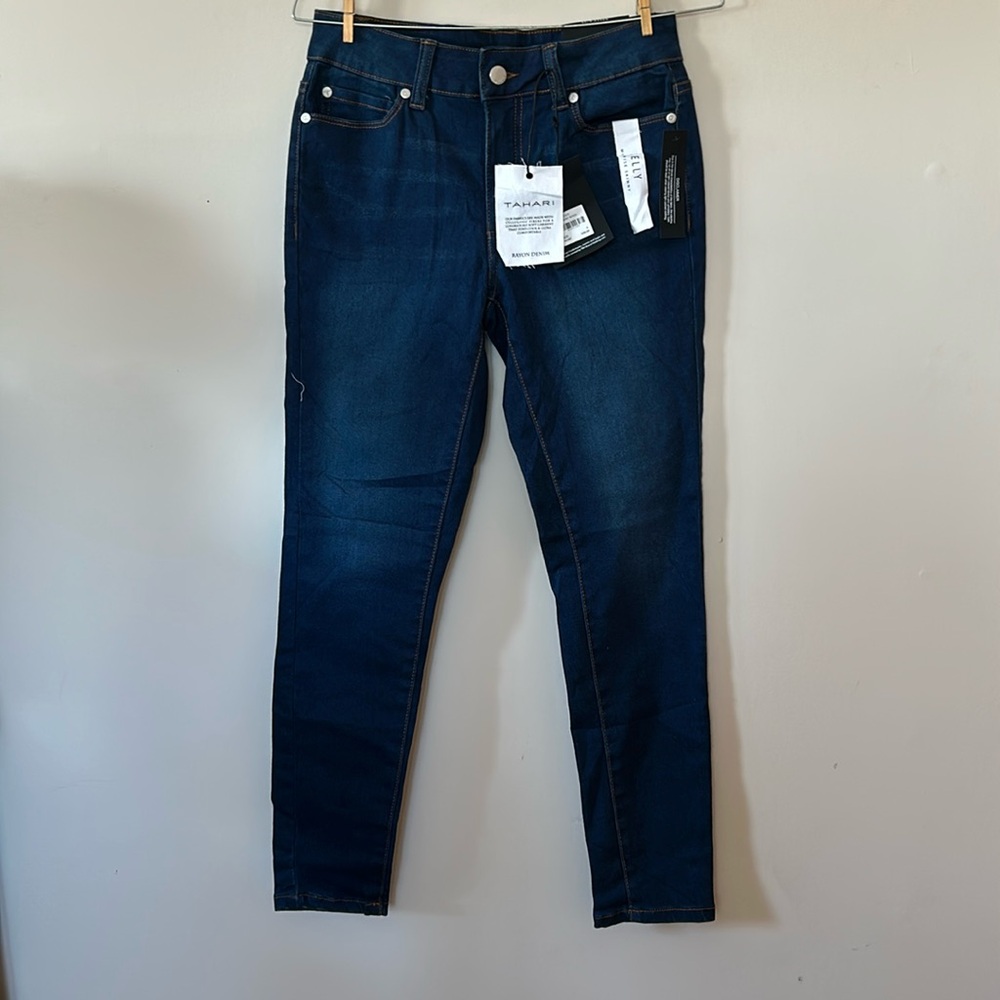 TAHARI rayon denim stretchy mid-rise skinny jeans size 4 new with tags